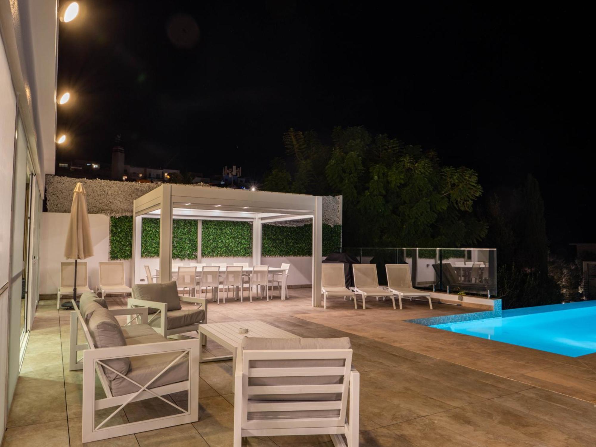 Villa Gaia - Sunset Views, Indoor Heated Pool, Sauna And Games Room メーリッハ エクステリア 写真
