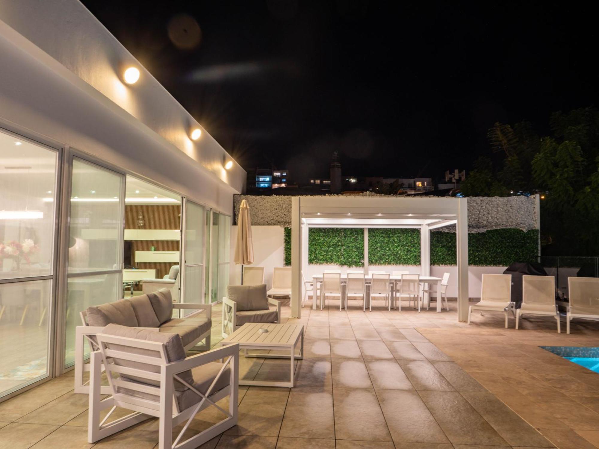 Villa Gaia - Sunset Views, Indoor Heated Pool, Sauna And Games Room メーリッハ エクステリア 写真
