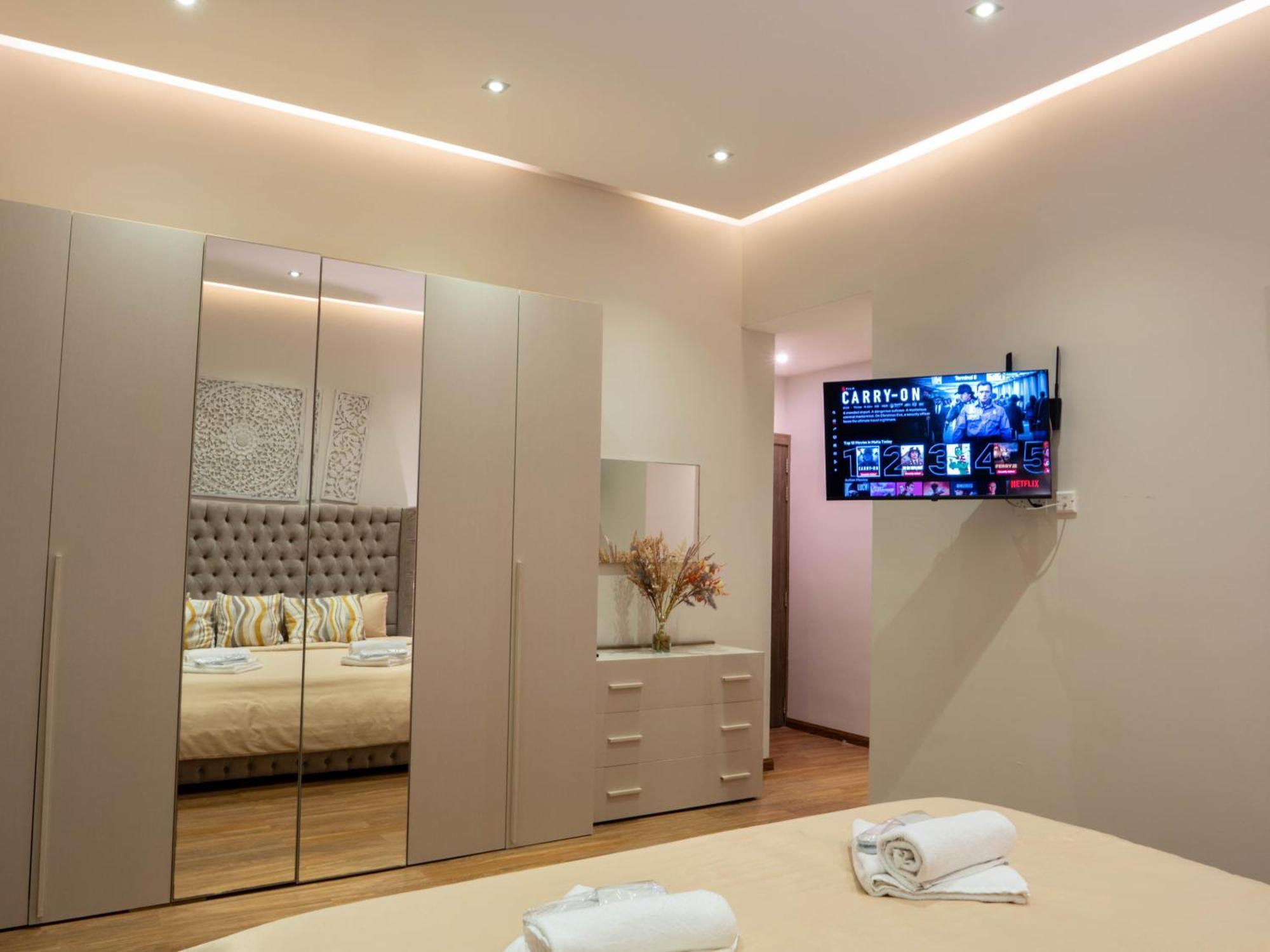 Villa Gaia - Sunset Views, Indoor Heated Pool, Sauna And Games Room メーリッハ エクステリア 写真