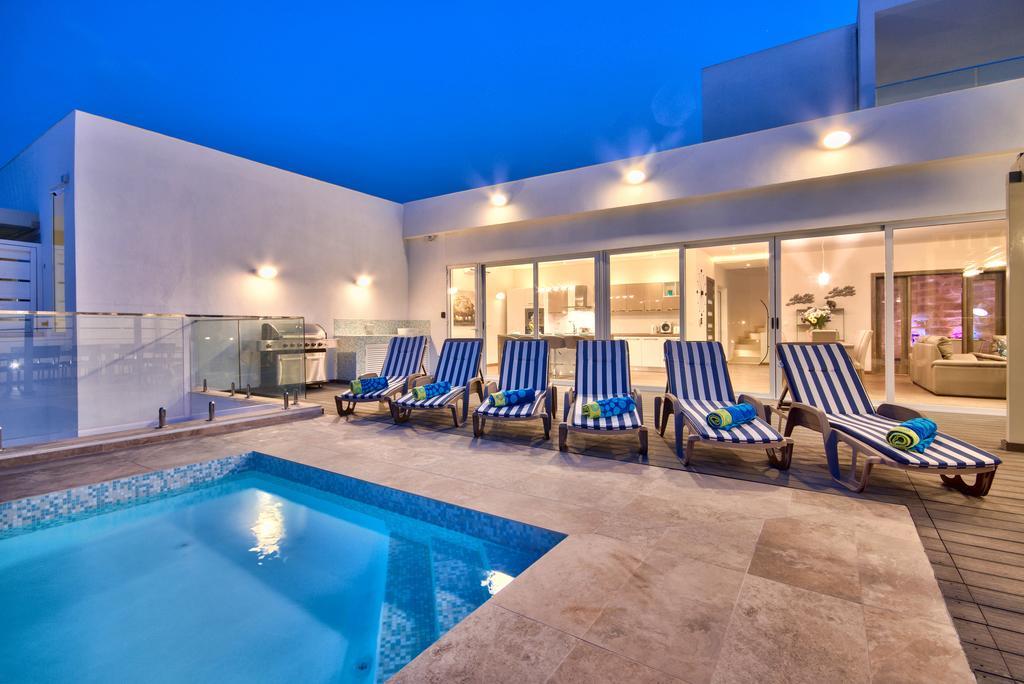Villa Gaia - Sunset Views, Indoor Heated Pool, Sauna And Games Room メーリッハ エクステリア 写真