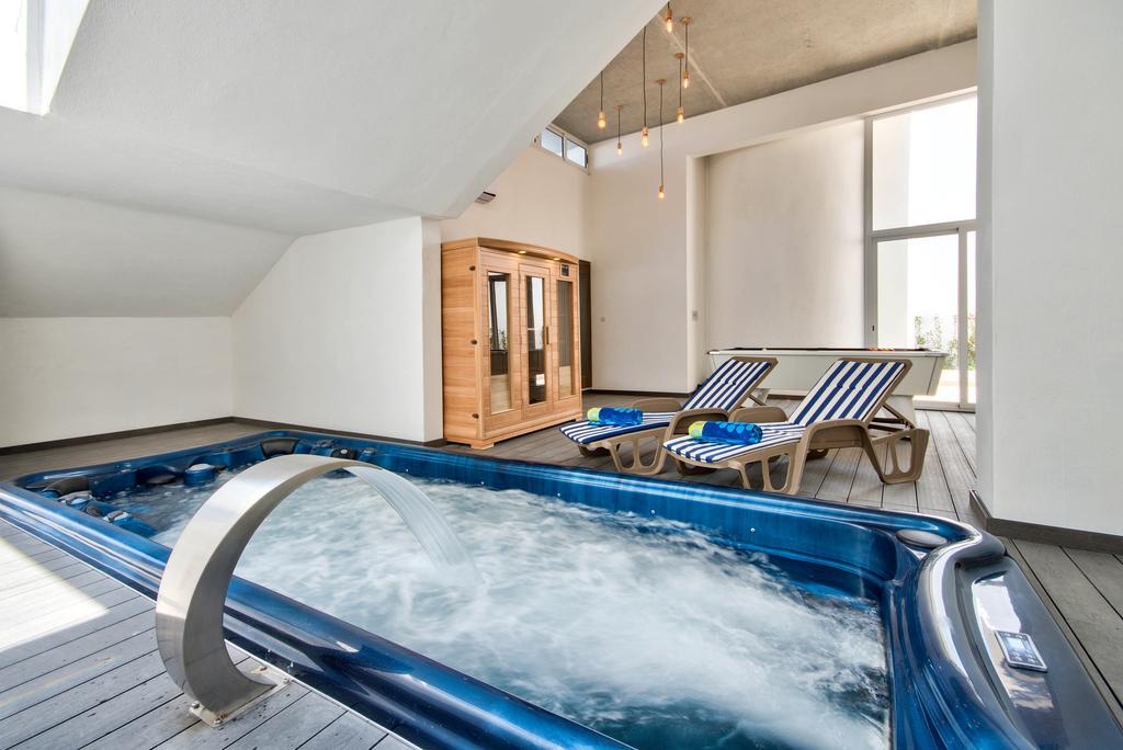 Villa Gaia - Sunset Views, Indoor Heated Pool, Sauna And Games Room メーリッハ エクステリア 写真