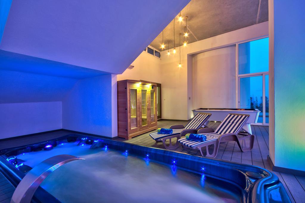 Villa Gaia - Sunset Views, Indoor Heated Pool, Sauna And Games Room メーリッハ エクステリア 写真